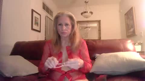 Snapshot of hotblondemilf1962 chatting on January 21, 10:19 am hotblondemilf1962 online show from January 21, 10:19 am