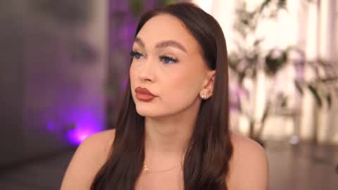 Anais online show from November 16, 9:53 am