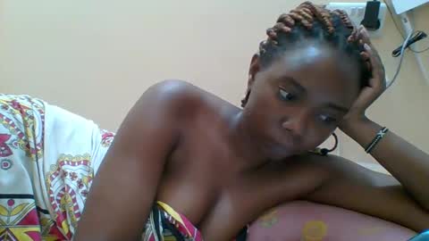 Snapshot of hotgodees chatting on October 15, 7:22 am Queen online show from October 15, 7:22 am