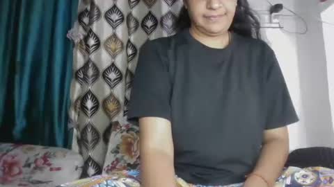 lola online show from October 29, 2:42 pm