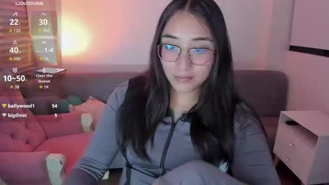 hottbee3645 online show from March 4, 7:20 pm