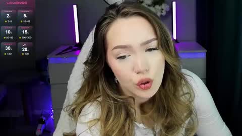 hello Im Eva online show from September 17, 4:38 pm