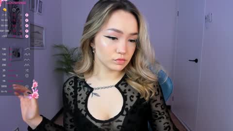 hello Im Eva online show from December 14, 8:13 am