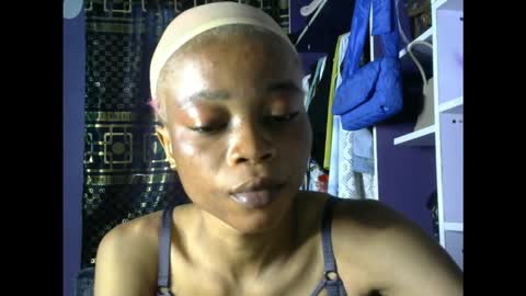 hottie baddie14 online show from November 18, 9:43 am