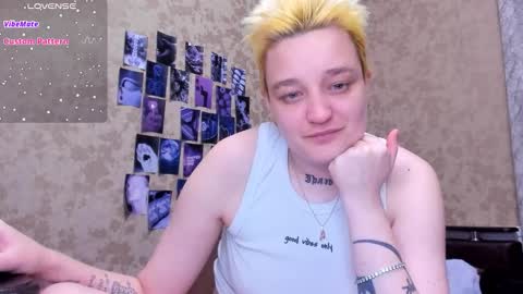 Snapshot of hotty_linn chatting on October 5, 8:58 pm Linn online show from October 5, 8:58 pm