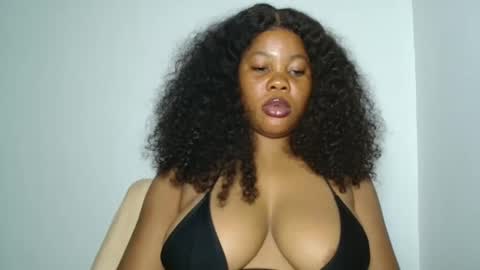 hotty_lora889 online show from April 3, 7:34 pm