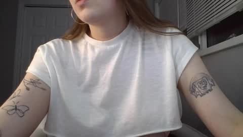 hotwifelili online show from May 23, 2:32 am