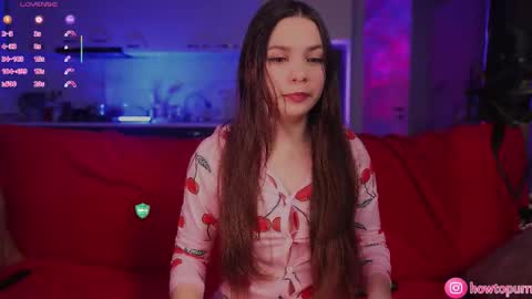 Mia online show from December 2, 4:42 pm