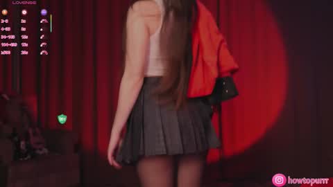 Mia online show from March 4, 5:41 pm