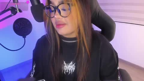 Ari online show from May 1, 2:26 am