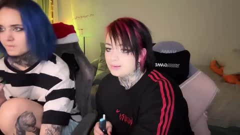 Snapshot of i_died_again chatting on December 26, 6:43 pm Asya online show from December 26, 6:43 pm