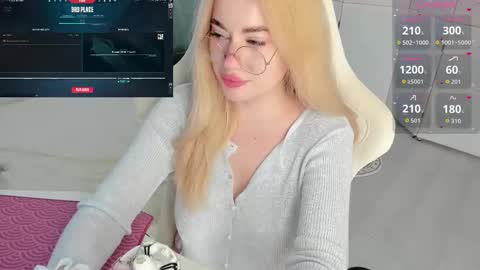 HiI am  EvaPVT is open  online show from November 17, 11:55 am