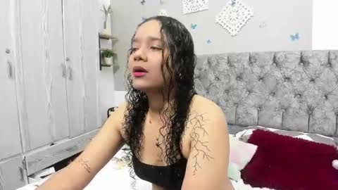 Snapshot of iam_mai chatting on March 6, 3:35 am iam_mai online show from March 6, 3:35 am