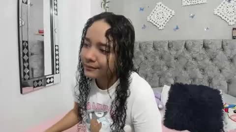 Snapshot of iam_mai chatting on February 4, 2:28 am iam_mai online show from February 4, 2:28 am