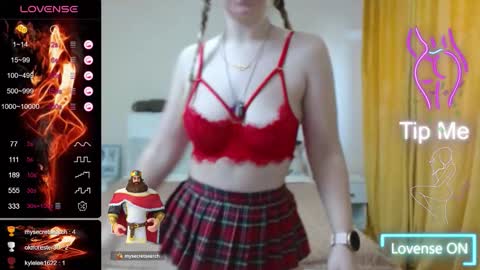 Snapshot of iamdaddyissues chatting on October 19, 7:43 am Alice online show from October 19, 7:43 am