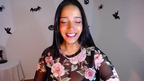 Snapshot of iamroxanne chatting on October 30, 1:41 am Camila online show from October 30, 1:41 am