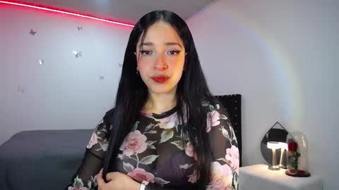 Snapshot of iamroxanne chatting on December 23, 2:56 am Camila online show from December 23, 2:56 am