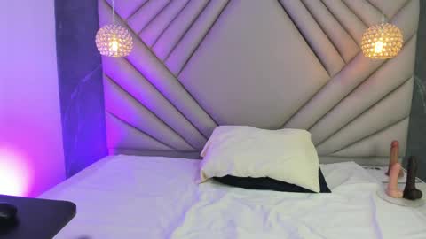 ibbie_ online show from April 7, 12:07 pm