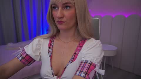 ice_kitty online show from January 14, 4:15 am