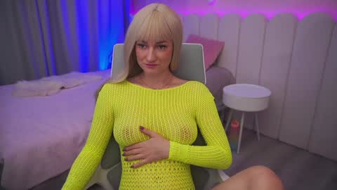 ice_kitty online show from January 8, 4:44 am