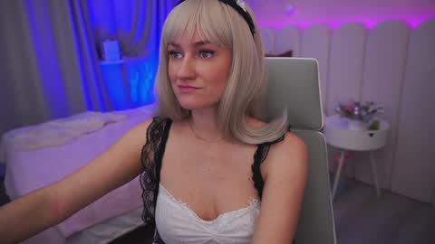 ice_kitty online show from December 22, 5:12 am