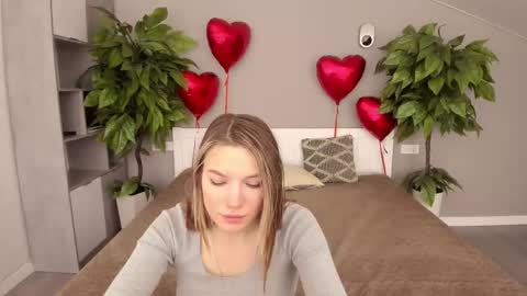 Danielle online show from February 20, 1:40 pm