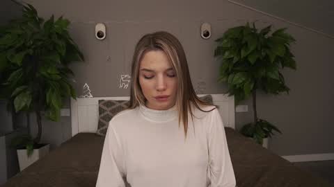 Danielle online show from January 18, 2:44 pm