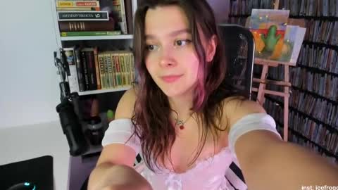 Snapshot of icefroq chatting on February 28, 8:50 pm Julia online show from February 28, 8:50 pm