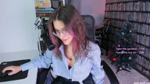 Snapshot of icefroq chatting on December 30, 6:05 pm Julia online show from December 30, 6:05 pm