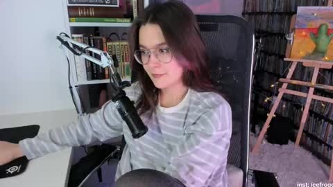 Snapshot of icefroq chatting on February 24, 9:41 pm Julia online show from February 24, 9:41 pm