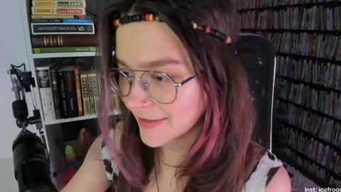 Snapshot of icefroq chatting on January 17, 8:55 pm Julia online show from January 17, 8:55 pm