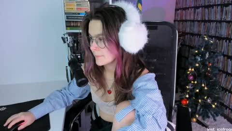 Snapshot of icefroq chatting on January 12, 11:15 pm Julia online show from January 12, 11:15 pm