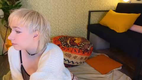 Emmy  help me reach 100 thumbs up online show from November 14, 10:59 am