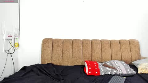 iisabella11 online show from April 14, 7:08 am