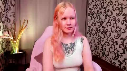 Snapshot of illando chatting on September 24, 4:22 am Annie online show from September 24, 4:22 am