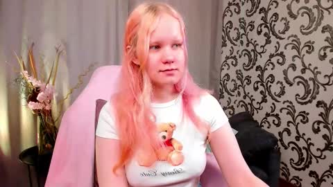 Snapshot of illando chatting on September 19, 3:49 am Annie online show from September 19, 3:49 am