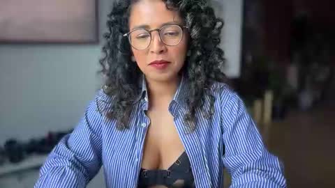 Snapshot of illaroom chatting on October 11, 8:55 pm Kloe online show from October 11, 8:55 pm