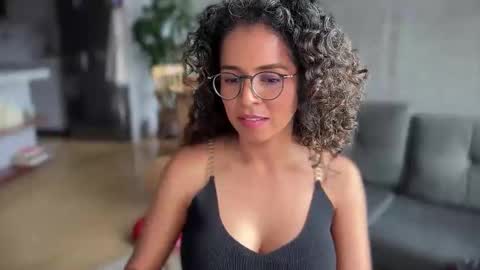 Snapshot of illaroom chatting on February 4, 8:59 pm Kloe online show from February 4, 8:59 pm