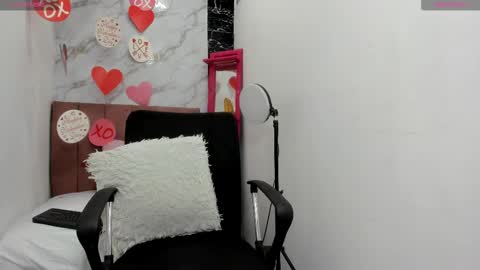 Snapshot of im_ariana chatting on March 8, 7:40 pm Ariana online show from March 8, 7:40 pm