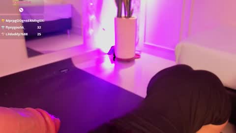 im_lisacb online show from February 18, 1:43 pm