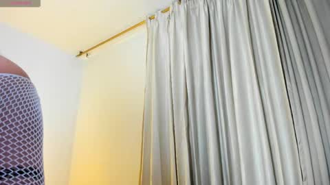 im_maitee online show from November 12, 4:43 am