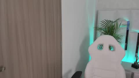 Krystall online show from September 23, 8:40 pm