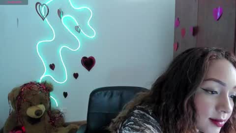 mia ---------  COL TIME online show from February 21, 10:21 pm