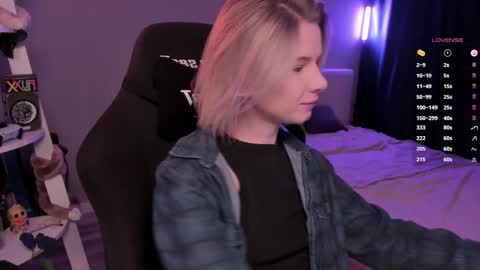 Mia online show from March 8, 11:03 am