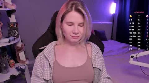 Mia online show from March 13, 11:00 am