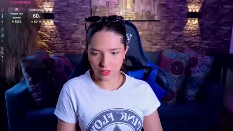 Karen  online show from December 1, 7:27 pm