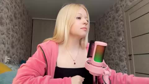 Lola online show from February 19, 11:21 am