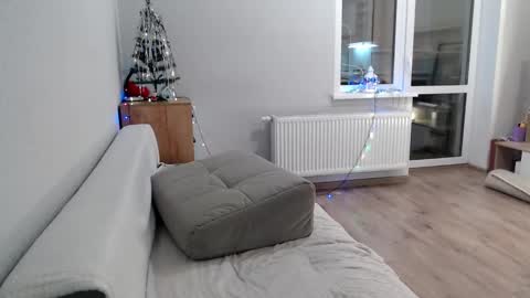 Snapshot of increible_della chatting on January 7, 6:35 pm Della online show from January 7, 6:35 pm