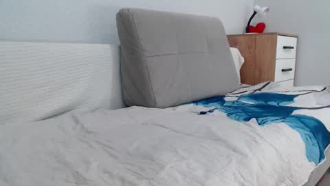 Snapshot of increible_della chatting on February 20, 5:41 pm Della online show from February 20, 5:41 pm