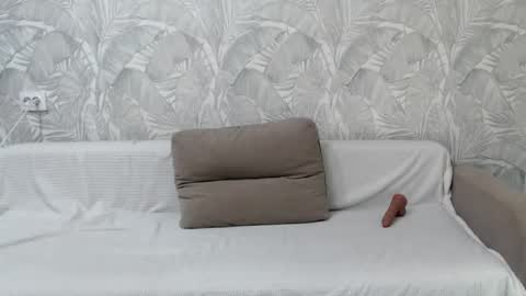 Snapshot of increible_della chatting on October 17, 4:54 pm Della online show from October 17, 4:54 pm